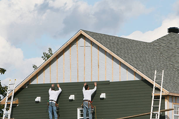 Professional Vinyl Siding technician working in Mount Vernon, NY